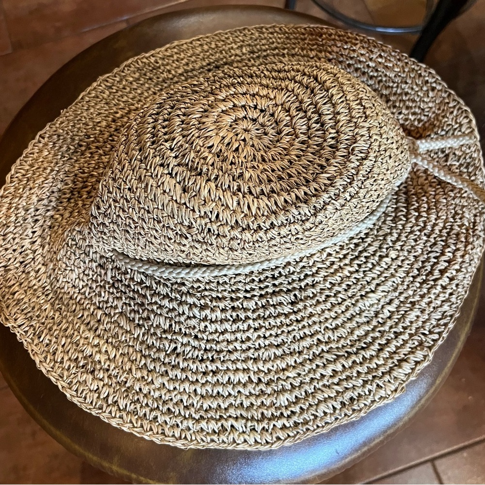 Sun hat. Adjustable and comfortable.